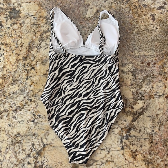 Old Navy one piece bathing suit - Picture 3 of 4